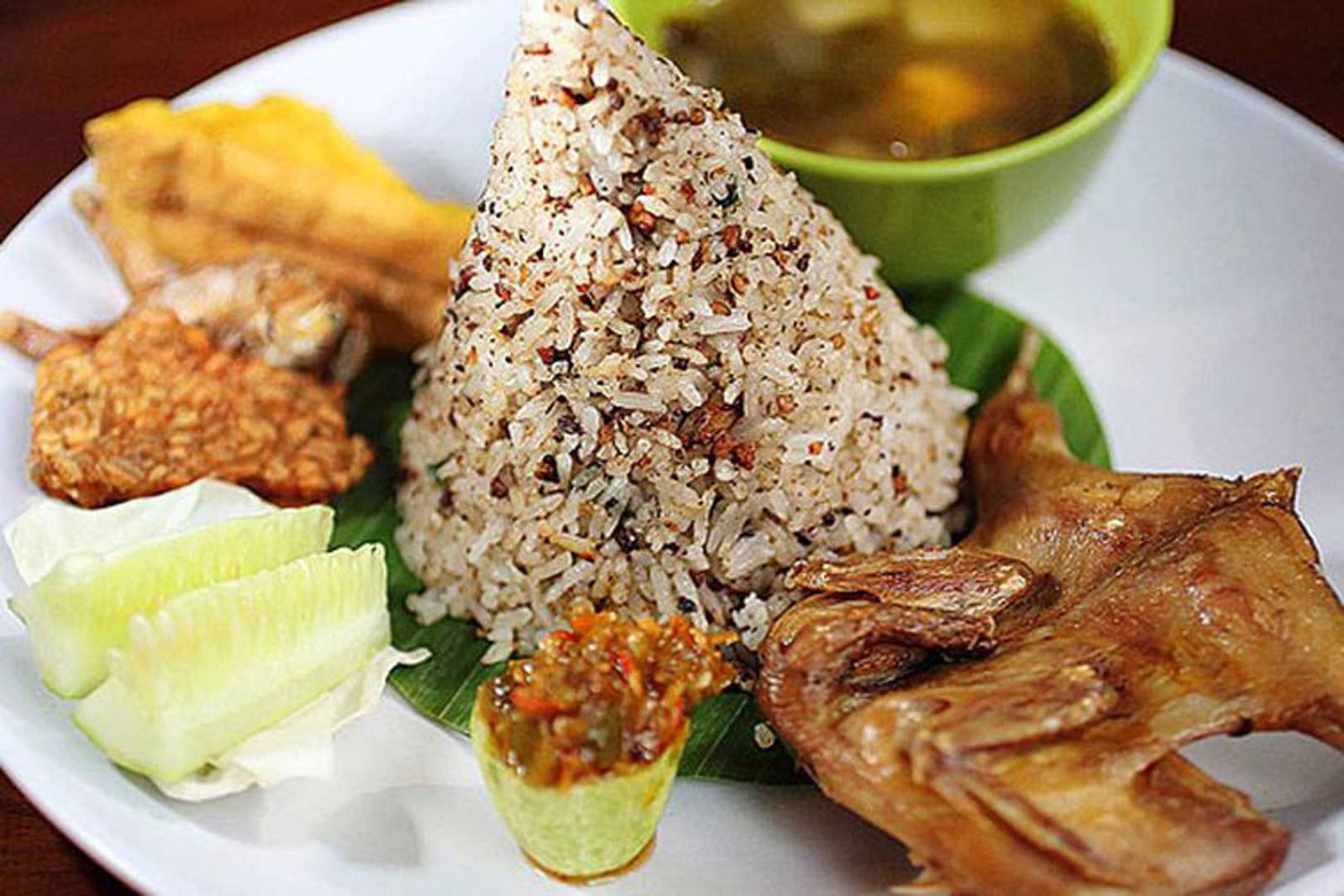7 Tempat Makan Siang Enak Sekitar Pasar Kaliki Bandung